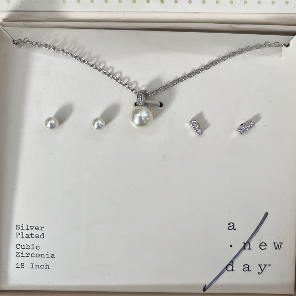 A New Day Necklace & Earrings Set - Picture 2 of 6